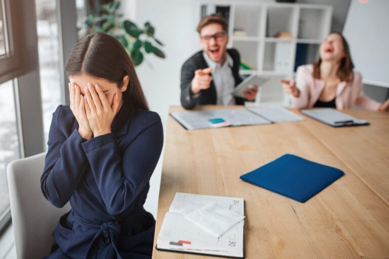 Acoso laboral: No es normal, es violencia